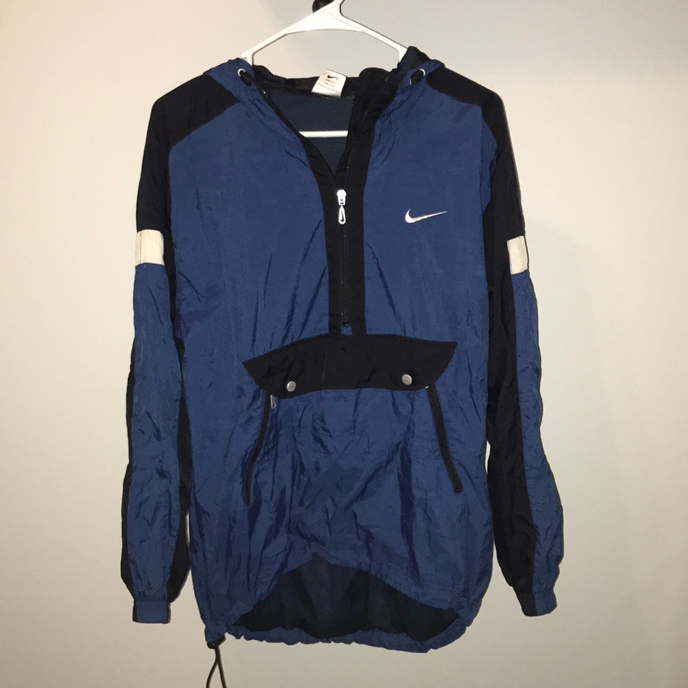 VINTAGE NIKE WINDBREAKER